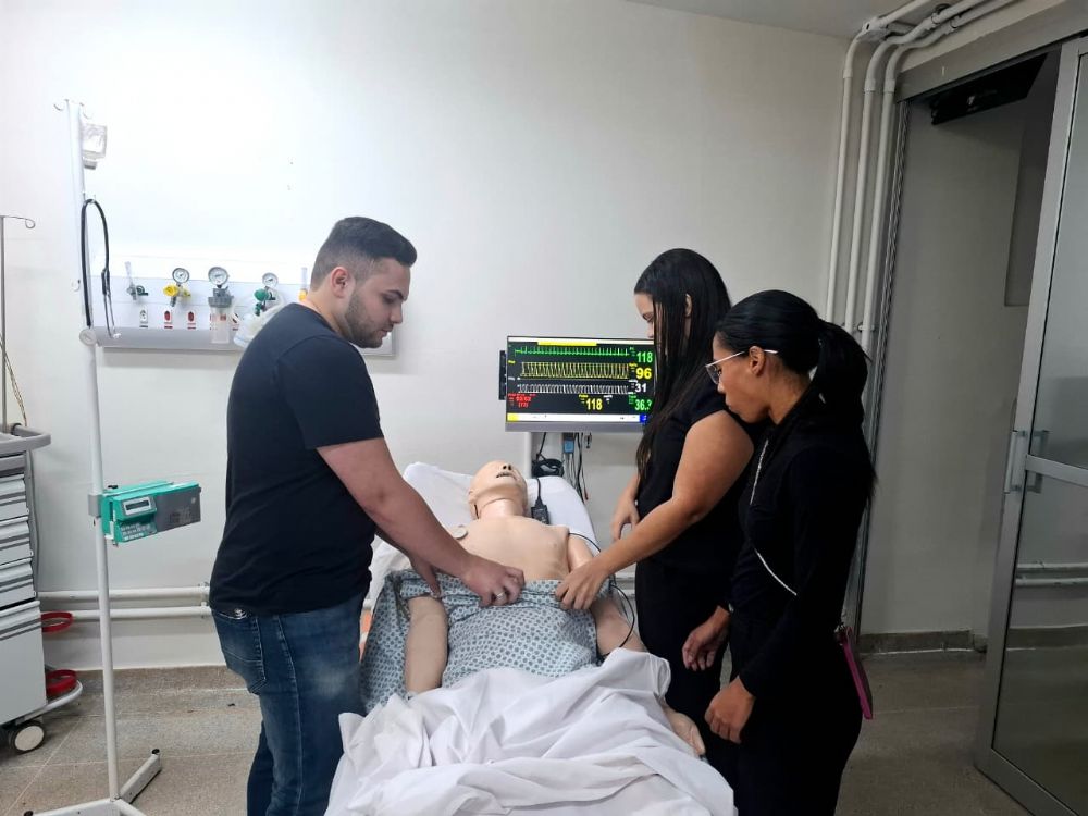 Simulação capacita profissionais para atendimento a emergências graves no Hospital Regional de Santa Maria